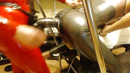 Tiny4k Petite sarışın Molly amatör gizli çekim spor salonunda işten sonra mastürbasyon
