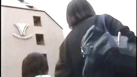 Azgın petite Coco evde amator porno Valentina dövülerek