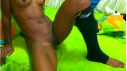Seksi kız Taylor Mae azeri amatör seks anal seks alır